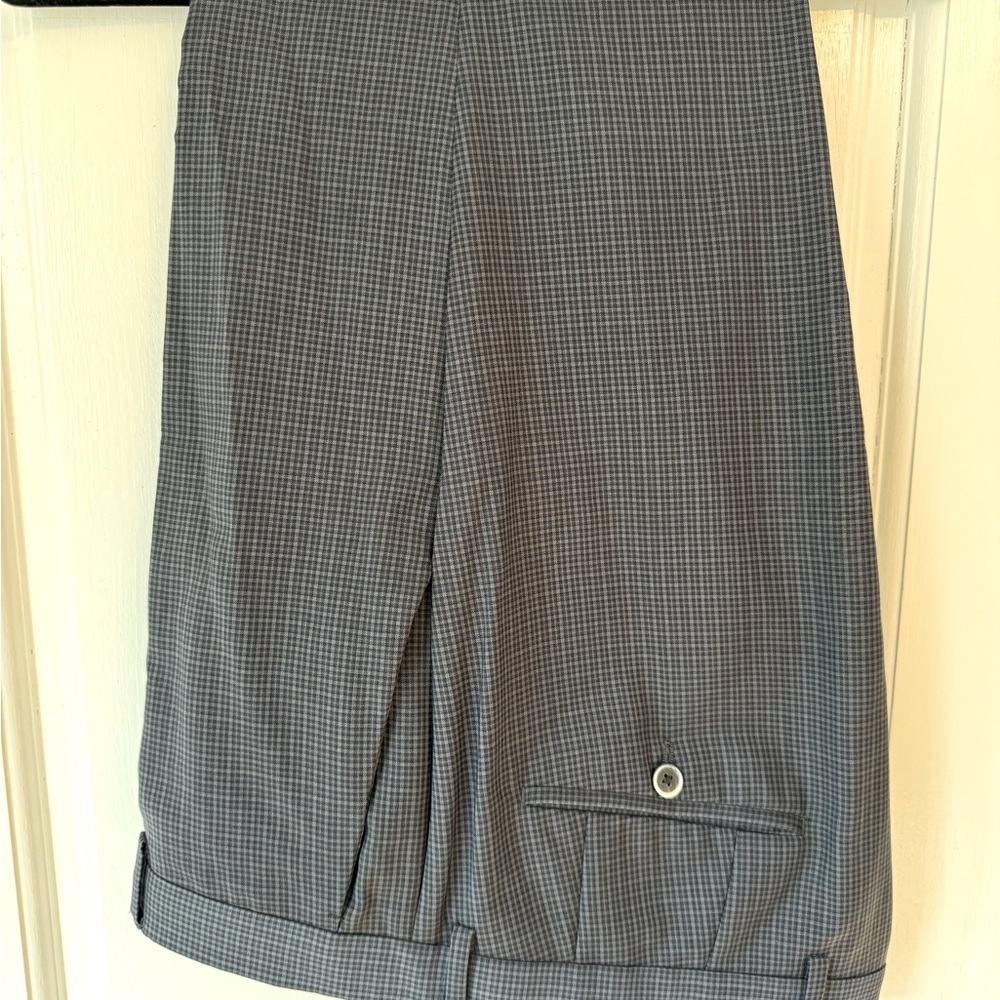Hugo Boss men's navy checkered dress pants Size 35 / 32